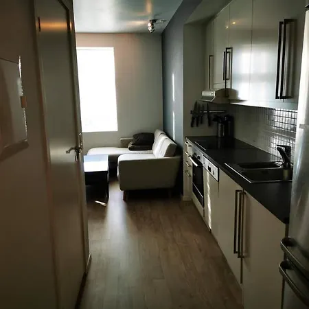 Modern Apt, Super Central Location W/parking, 1br
